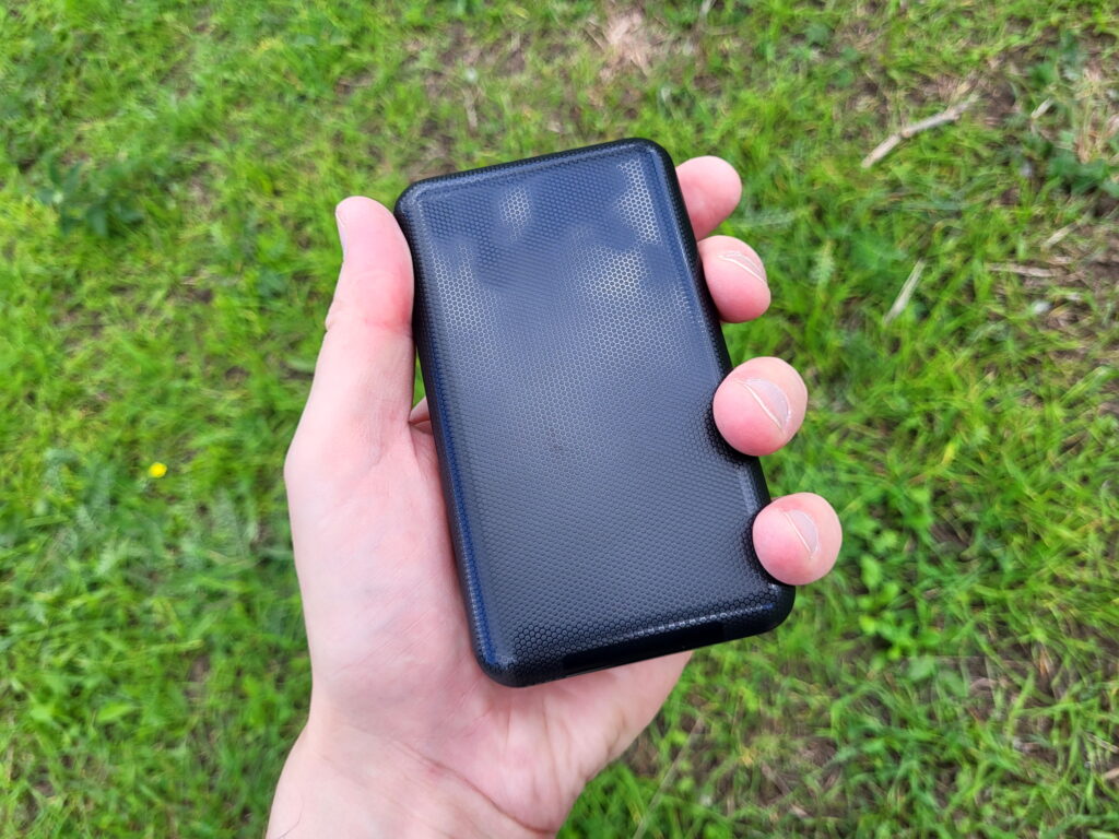 Die Diaidiai YD-611 Powerbank 26.800 mAh hat ein schön handliches Format