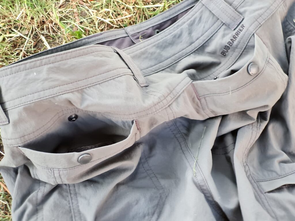 Gesäßtaschen der Royal Robbins Bug Barrier Traveler Zip 'N' Go Pant mit Druckknöpfen