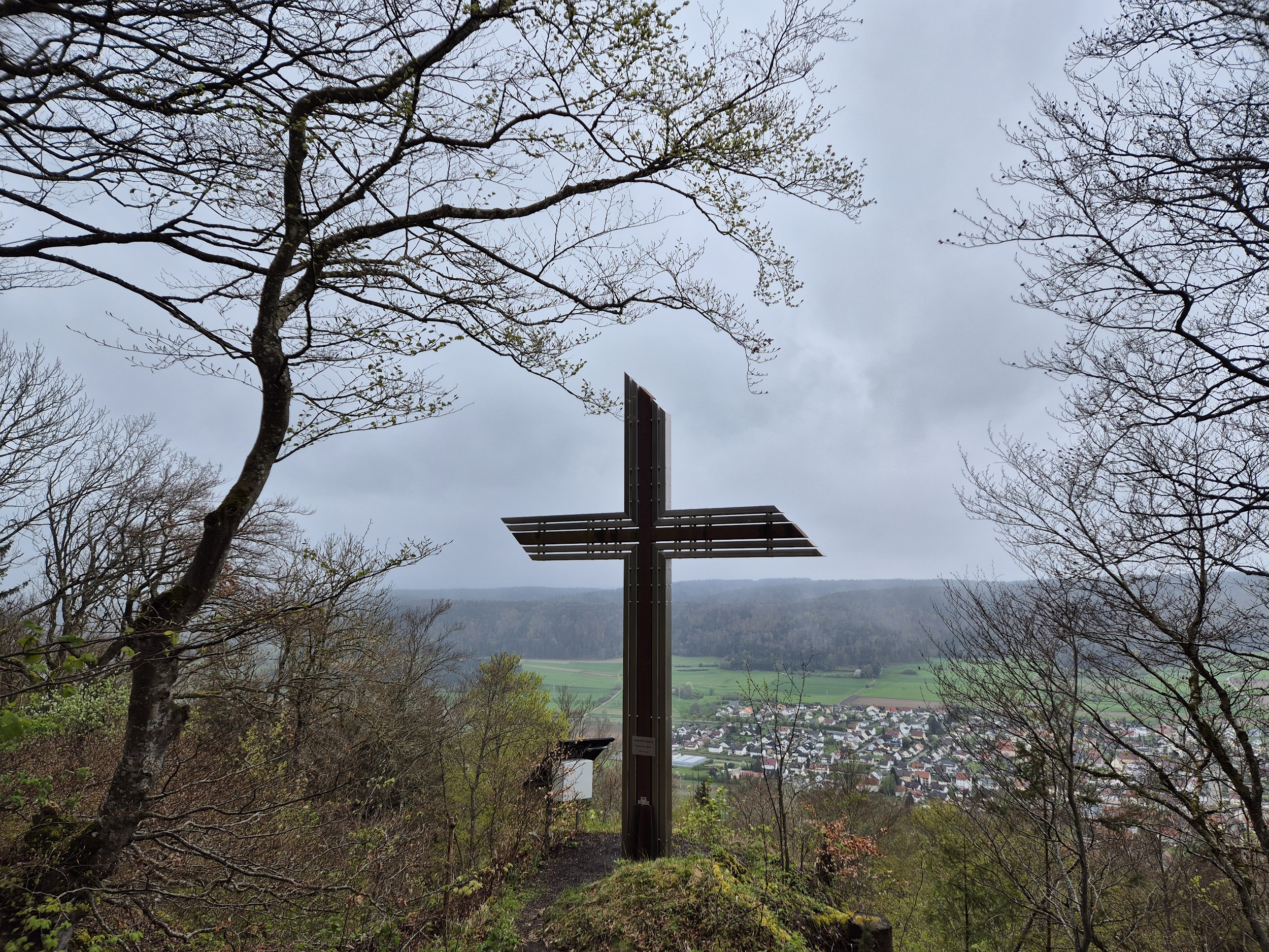 Albsteig HW1 Teil 1: Kreuz bei der ehemaligen Burg Fürstenstein