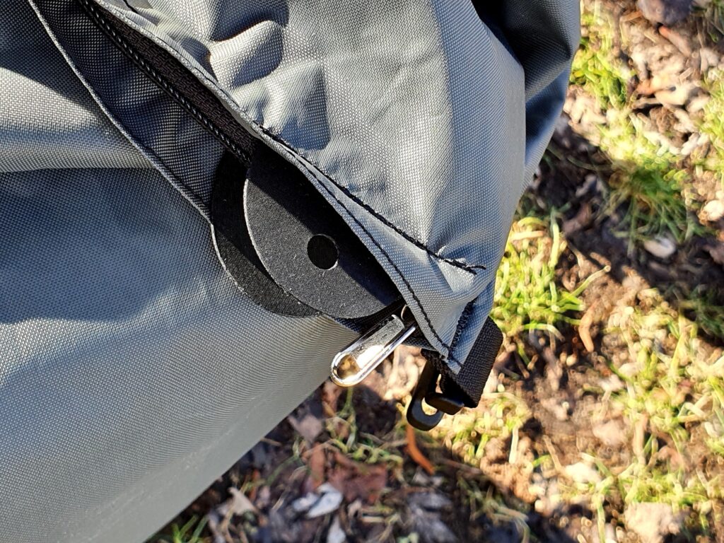 Lasche für ein Hängeschloss am Bach Cargo Bag Lite 60