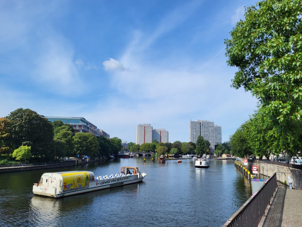 Berliner-Spree-Wanderung: Rolandufer mit Mühlendammschleuse