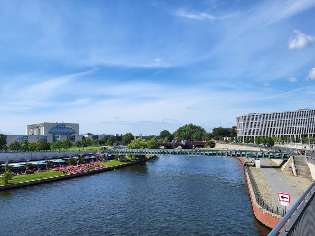 Berliner-Spree-Wanderung: Kanzleramt und Gustav-Heinemann-Brücke