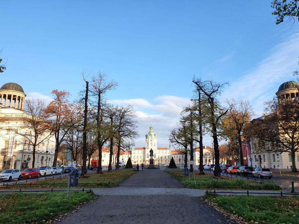 Schloßstraße und Schloss Charlottenburg