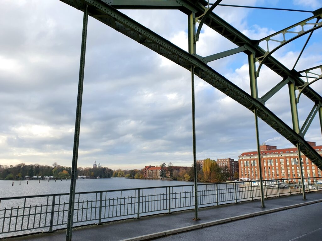 Blick auf Spandau von der Großen Eiswerderbrücke