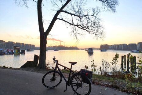 Morgendliche Stimmung in der Rummelsburger Bucht bei meiner Berliner Südosten Radtour am Wasser