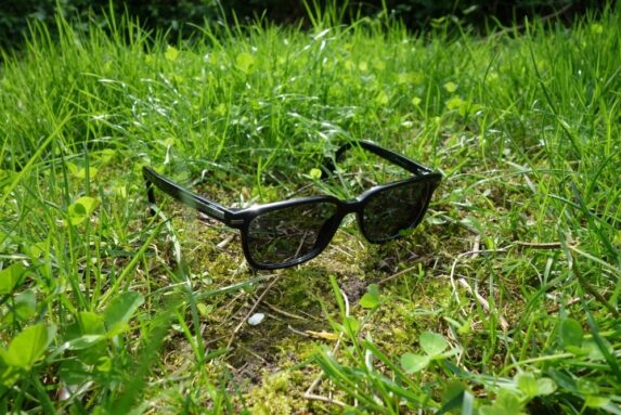 Brille mit selbsttönenden Gläsern