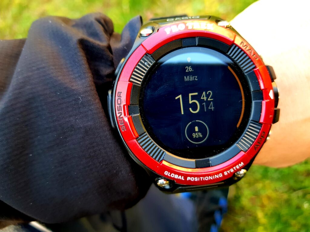 Casio Pro Trek WSD-F21HR Smartwatch mit "Digitale Elemente"-Zifferblatt