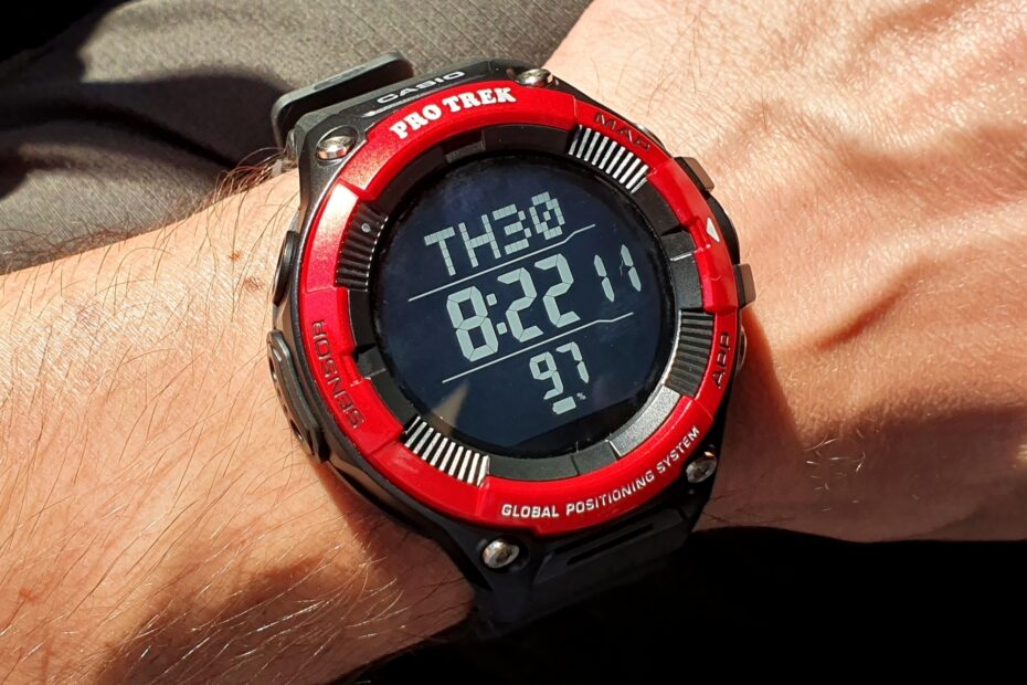Casio Pro Trek Smart WSD-F21HR Smartwatch mit Schwarzweiß-Display