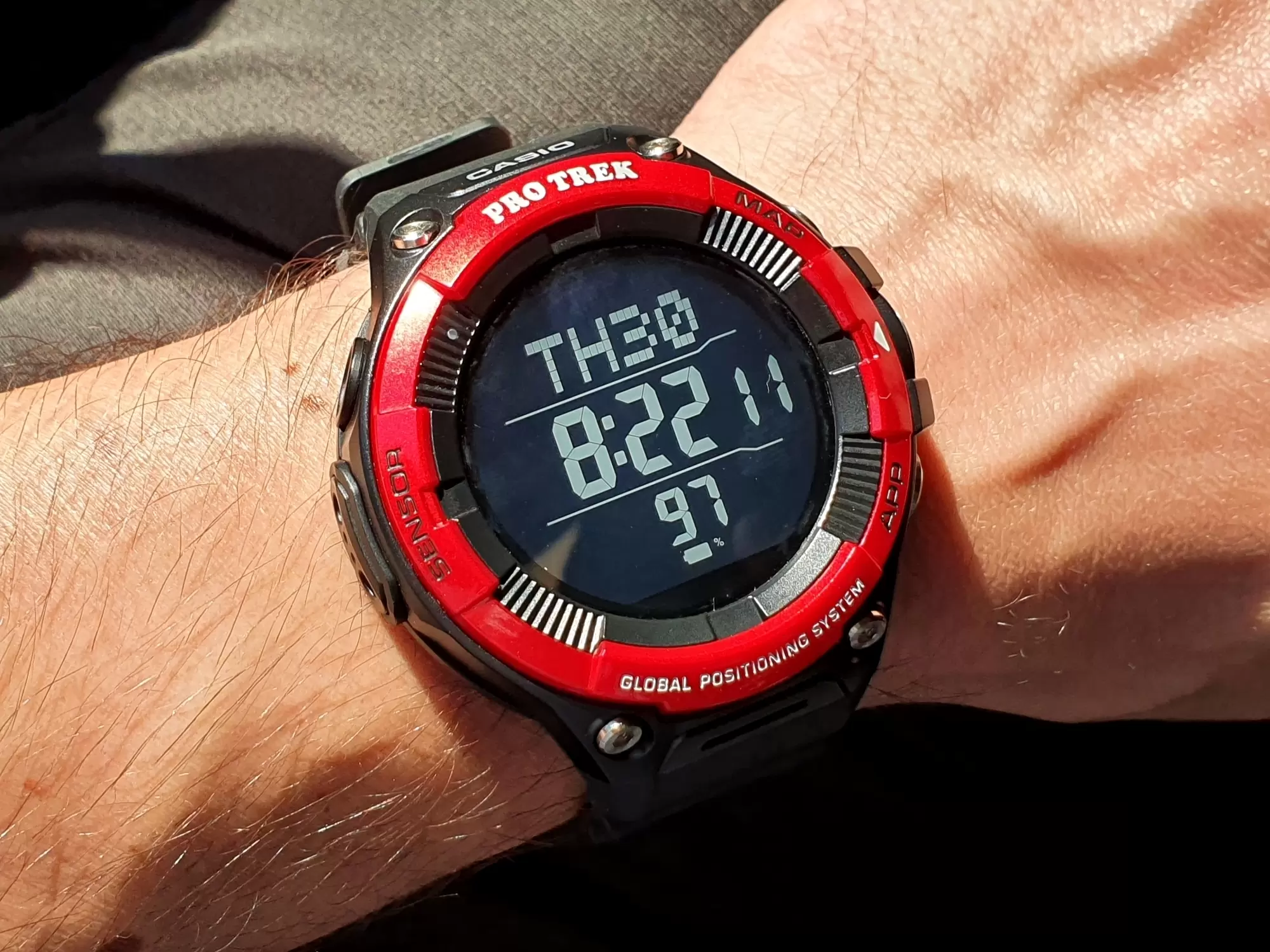 Casio Pro Trek Smart WSD-F21HR Smartwatch mit Schwarzweiß-Display im Test