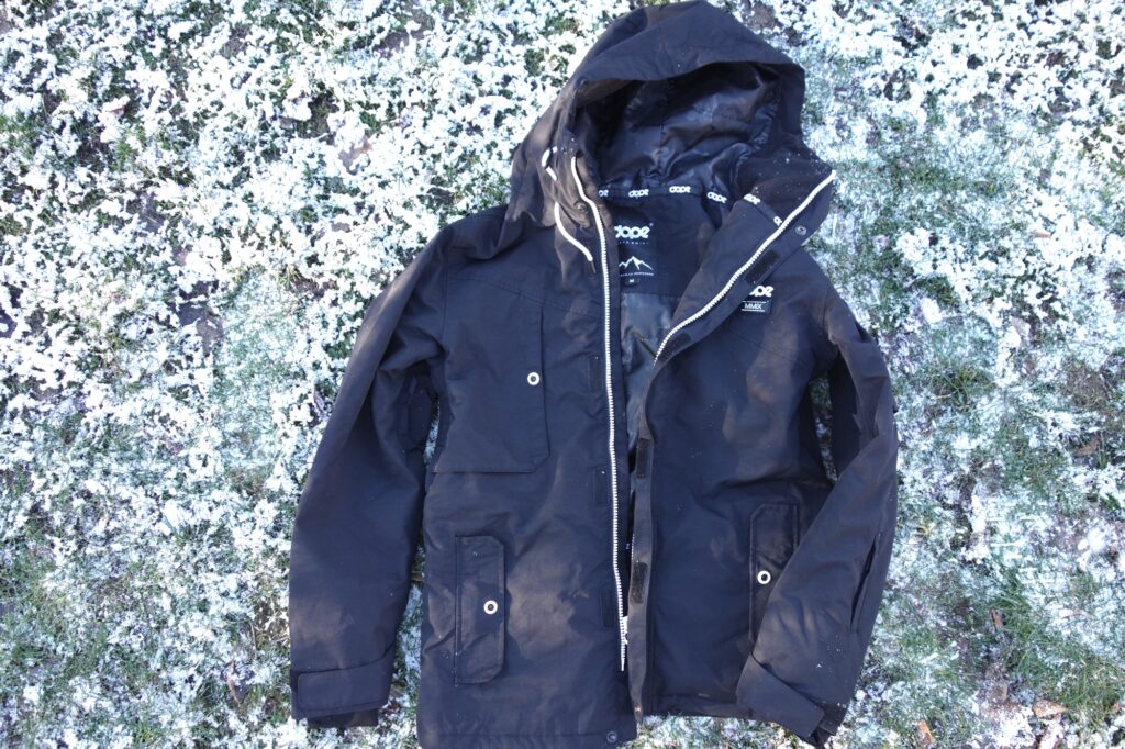 Vorderseite der Dope Adept Snowboardjacke