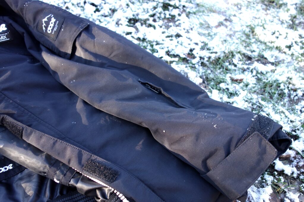 Ärmel mit Lifttasche der Dope Adept Snowboardjacke