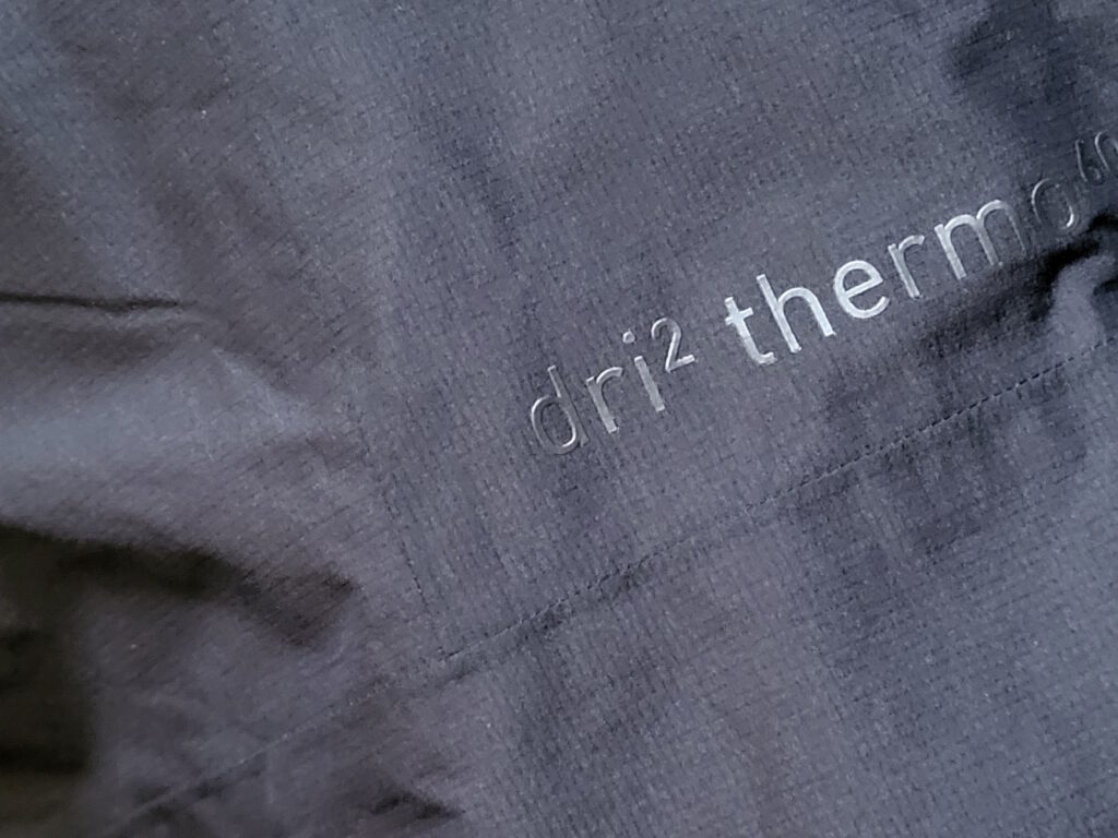 Die Membran Dri von Norrona macht Regenkleidung extrem wasserdicht und atmungsaktiv