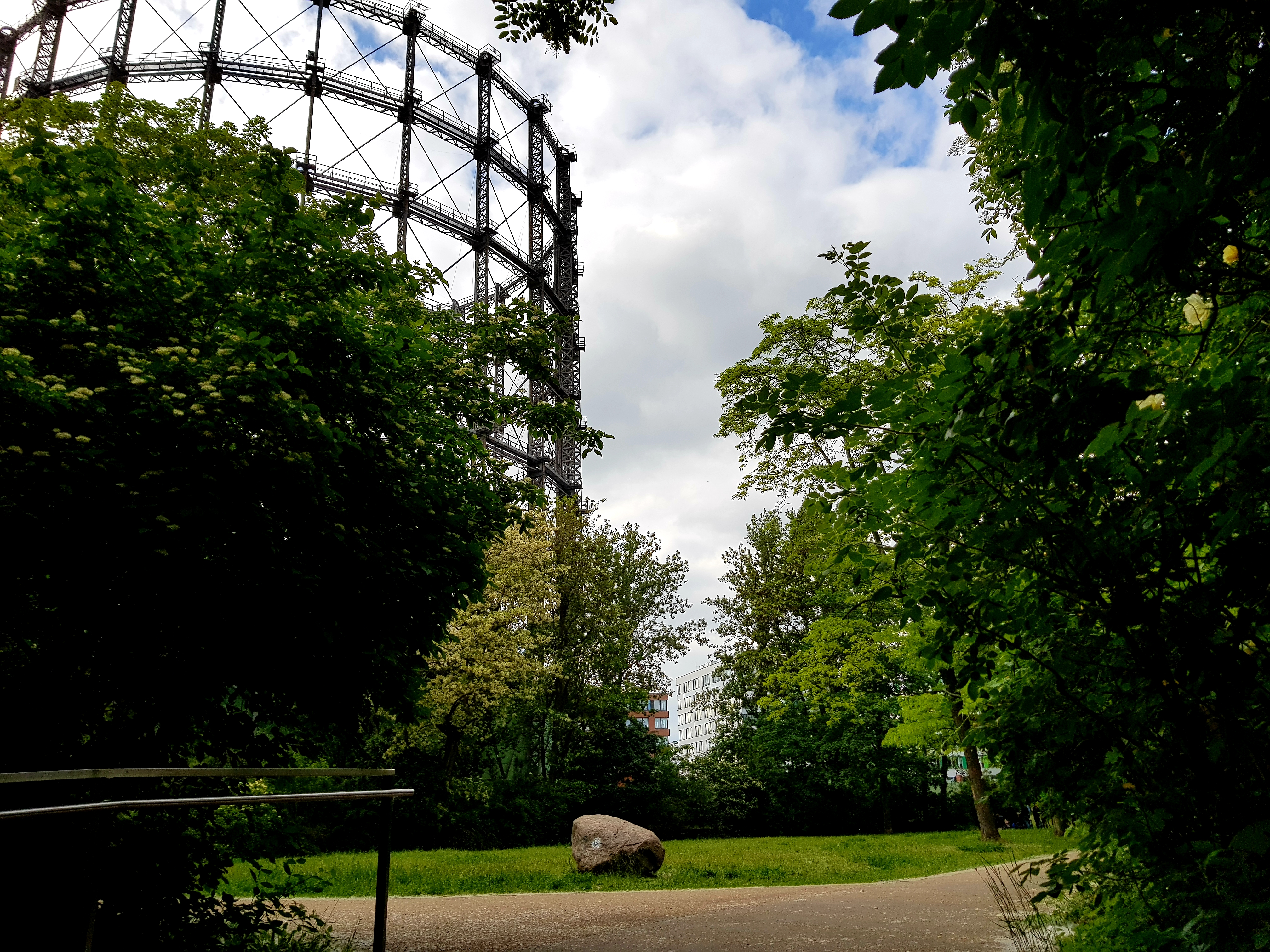 Wanderwemarkierung am Gasometer, Berlin-Schöneberg