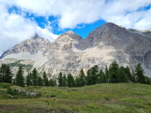 Kleiner Gebirgskamm in den französischen Alpen
