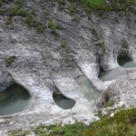 Von Gletschermühlen gebildete Gletschertöpfe in Graubünden