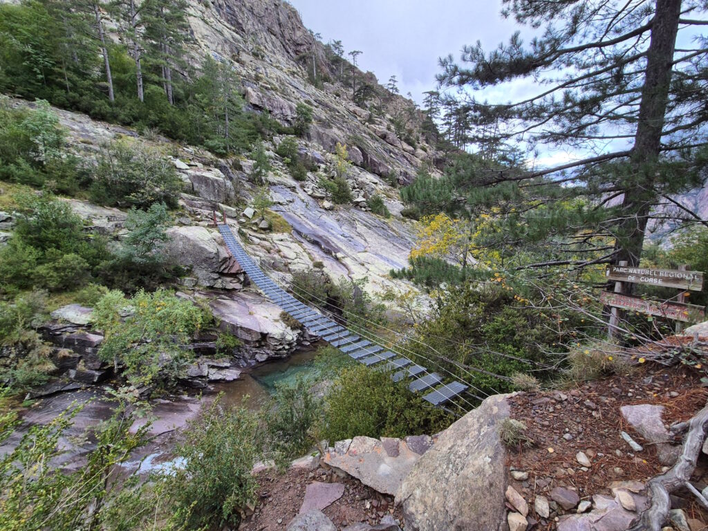 GR 20 Nordteil: Hängebrücke über der Spasimata