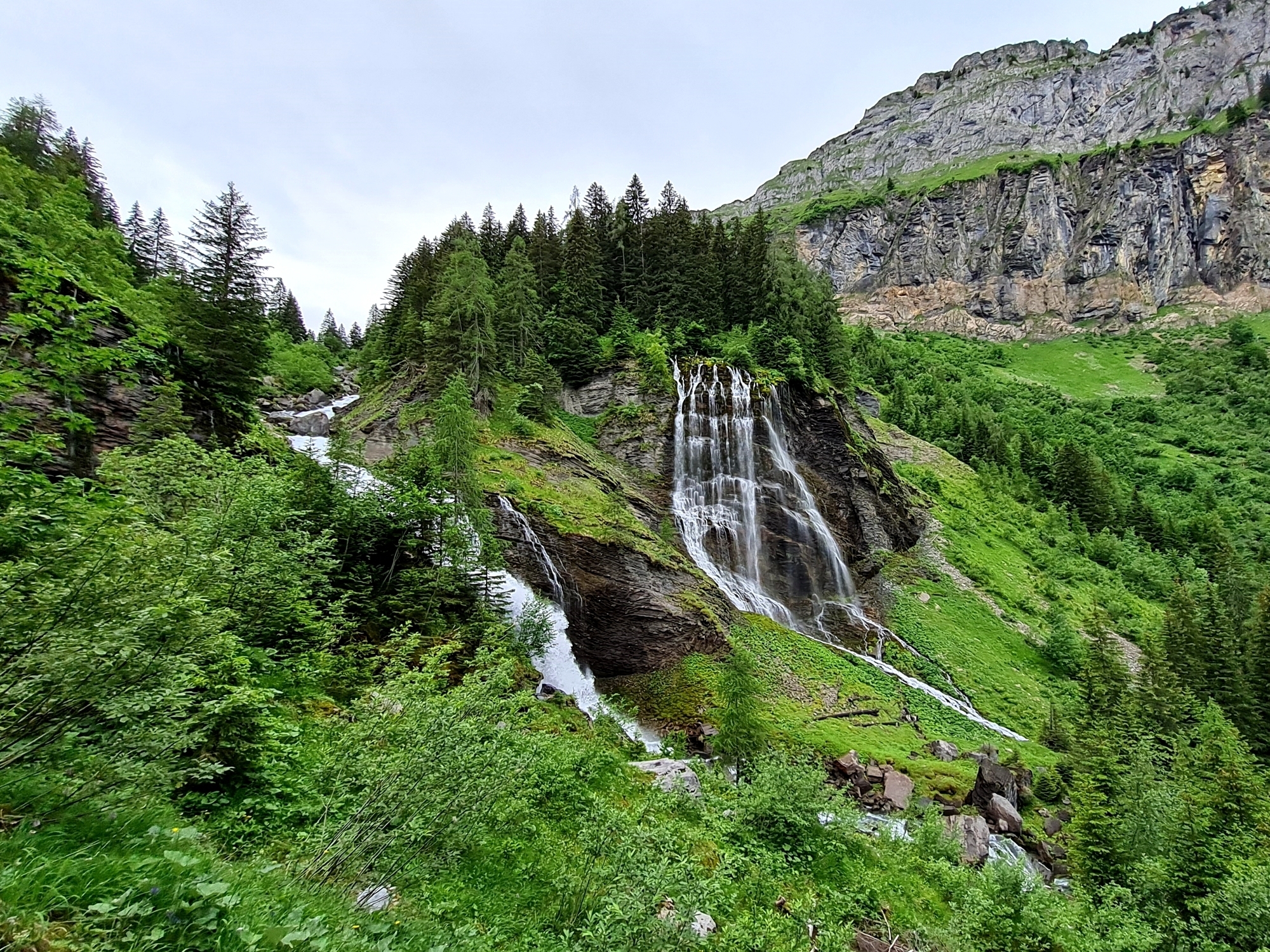Grande Traversée des Alpes Teil 2: Cascade de la Sauffaz