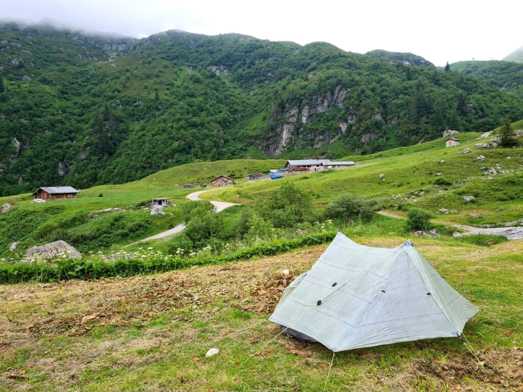 Grande Traversée des Alpes Teil 3: Campingstelle beim Refuge de la Balme