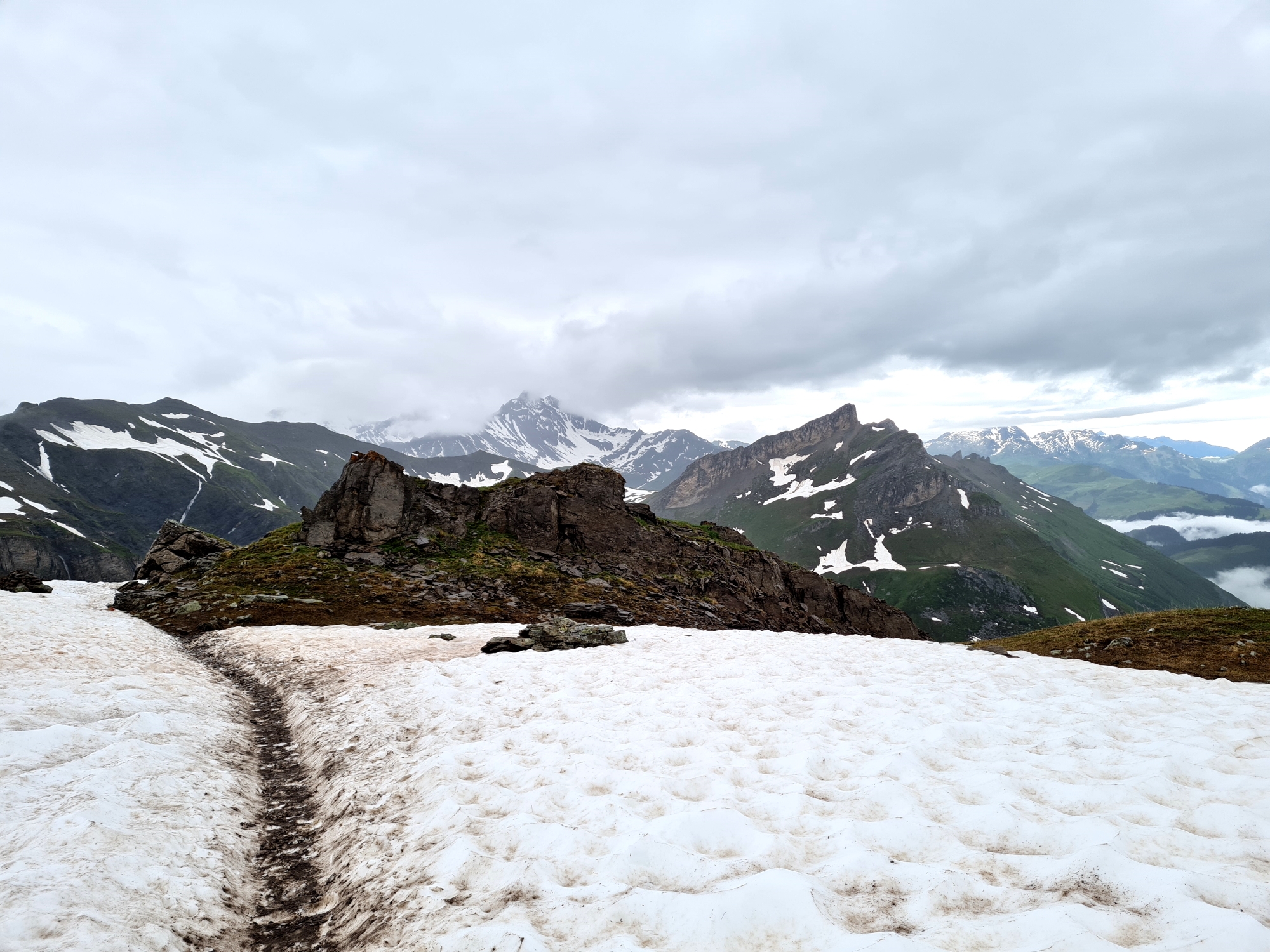 Grande Traversée des Alpes Teil 3: Schneereicher Übergang vom Col du Bonhomme zur Crête des Gittes