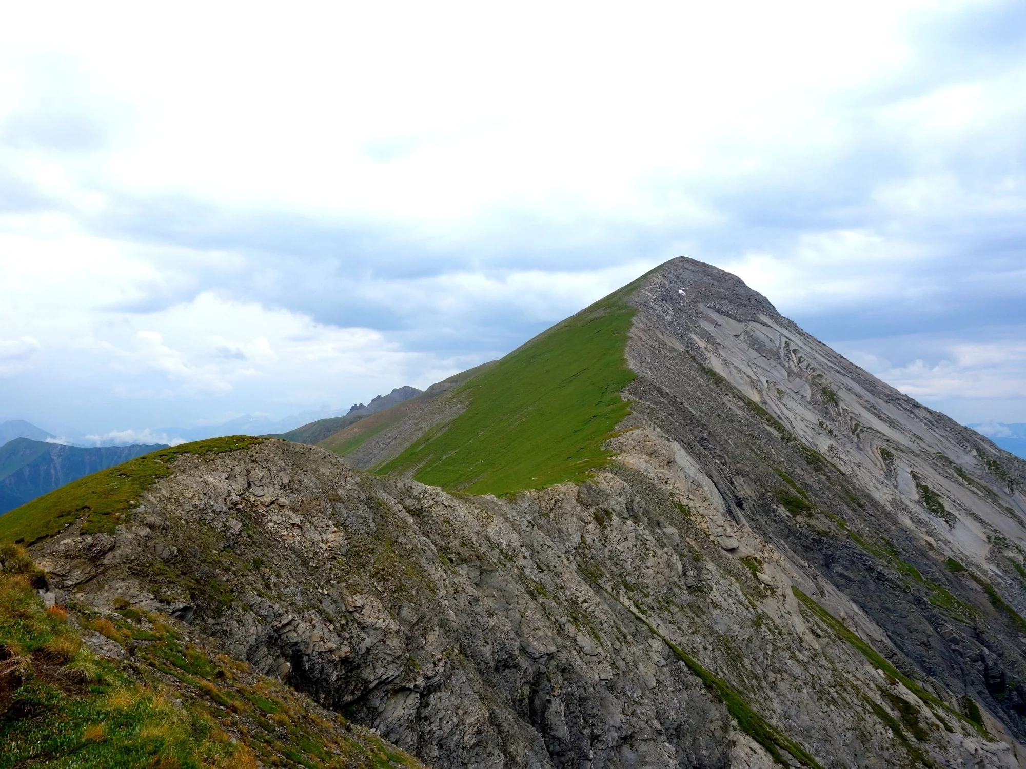 Grat Grat in den französischen Alpen