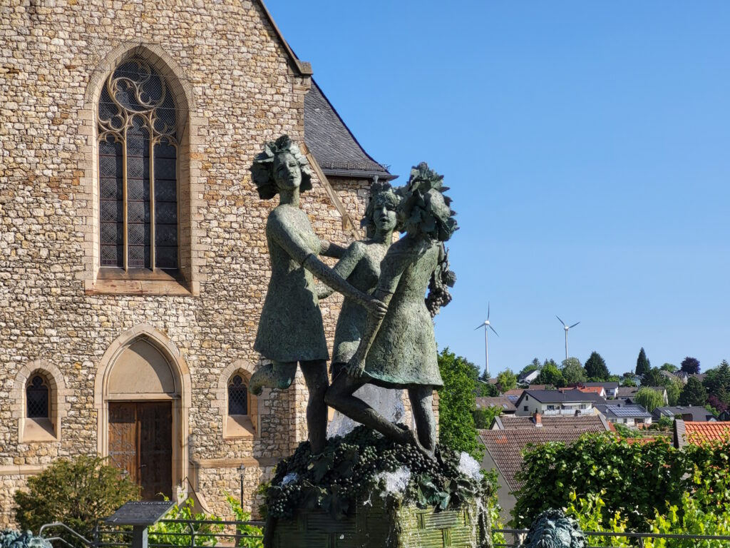 Hiwweltour Zornheimer Berg: Drei-Grazien-Brunnen