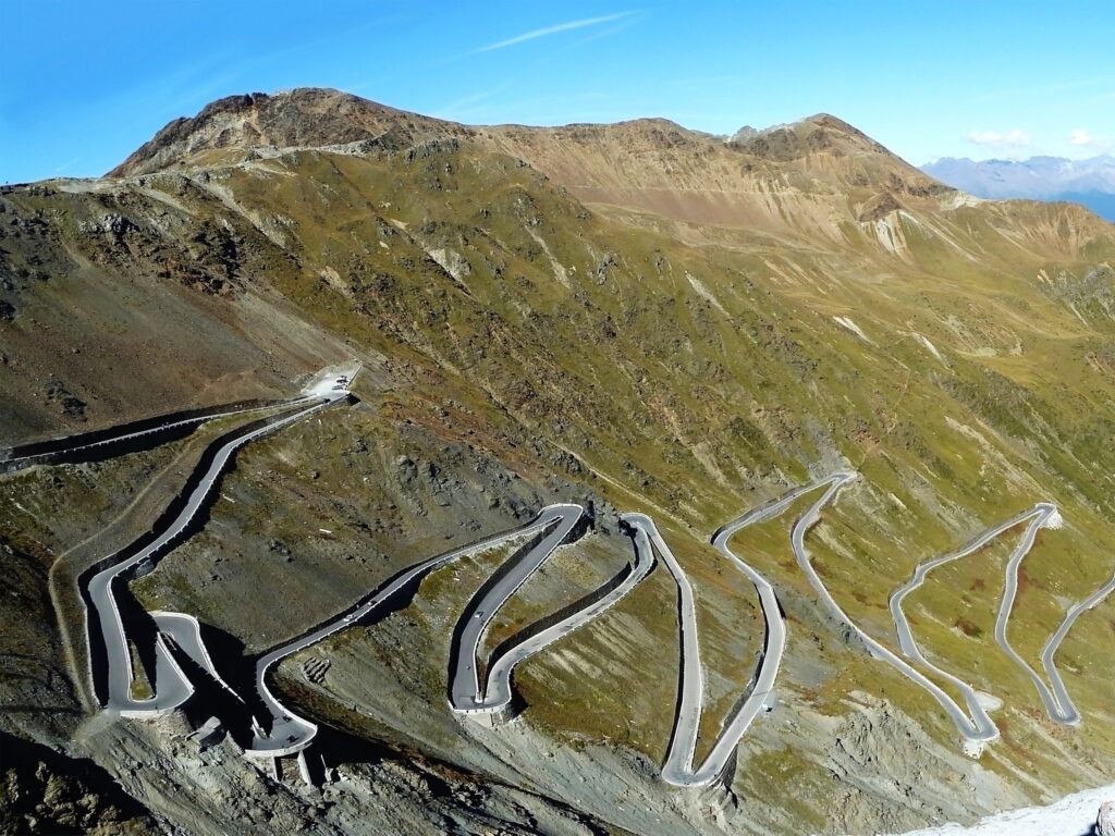 Stilfser Joch mit Passstraße, italienische Alpen