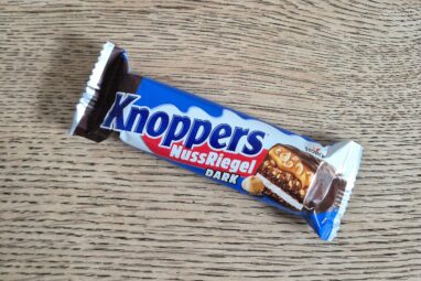 Knoppers Nussriegel Dark als Wanderproviant im Test