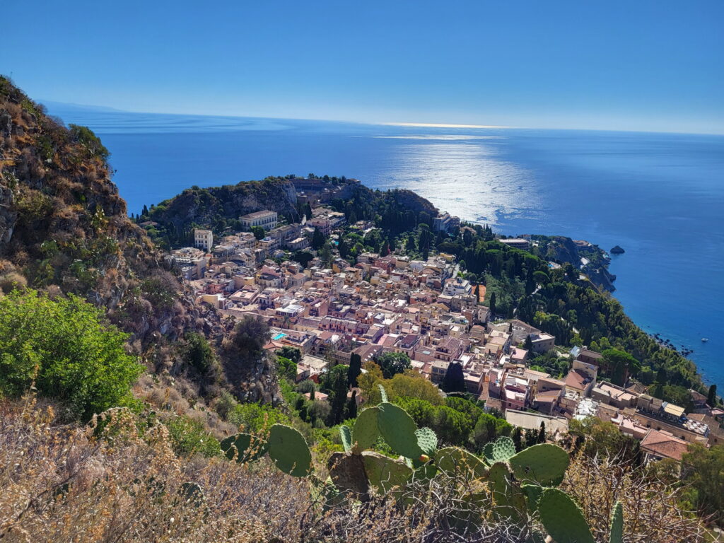 Blick auf Taormina beim Aufstieg zum Monte Veneretta