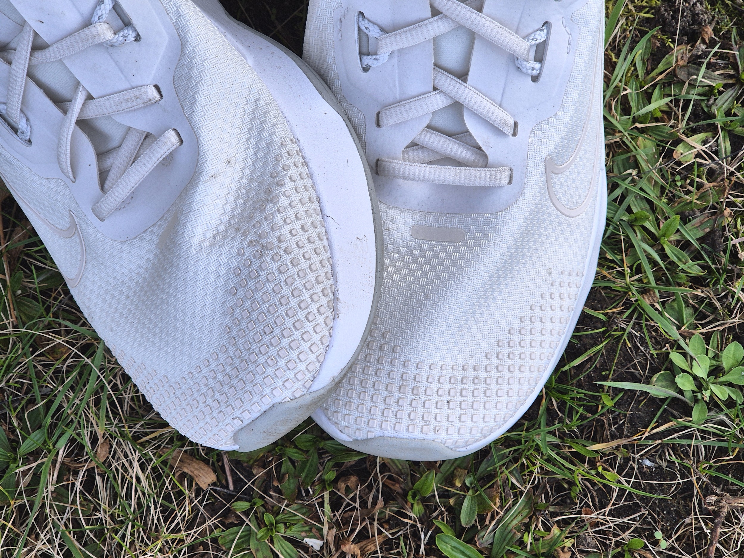 Die Schuhspitze der Nike Juniper Trail 2 GTX Schuhe hat einen kleinen Geröllschutz und neigt leider zu Faltenbildung