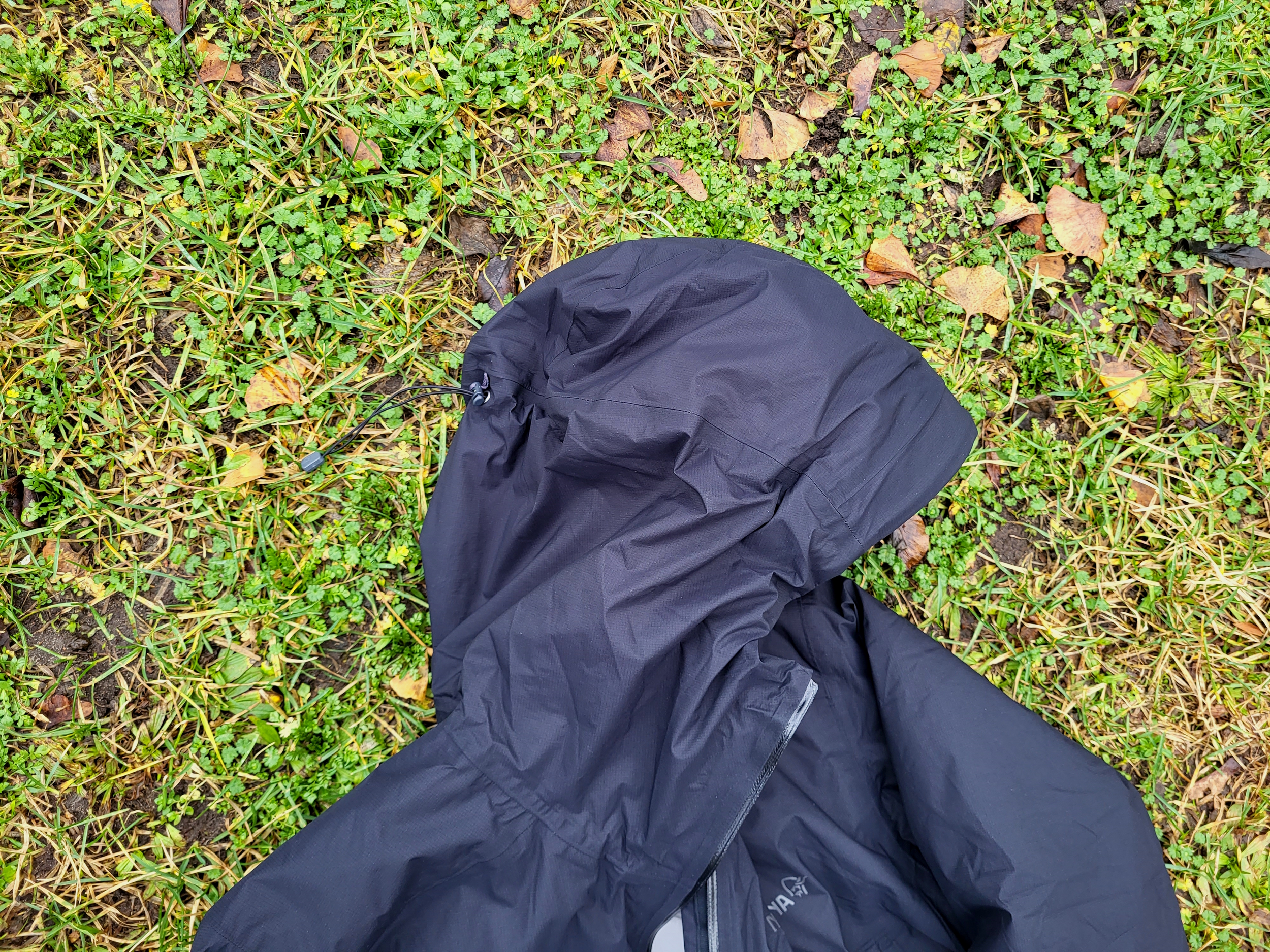 Kapuze der Norrona Lyngen Dri2 Thermo60 Jacket mit großer Krempe