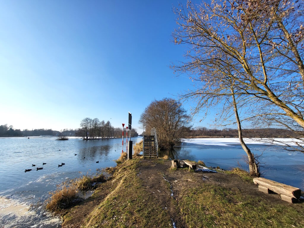 Oder-Spree-Kanal-Wanderung: Damm auf den Schmöckwitzer Werder