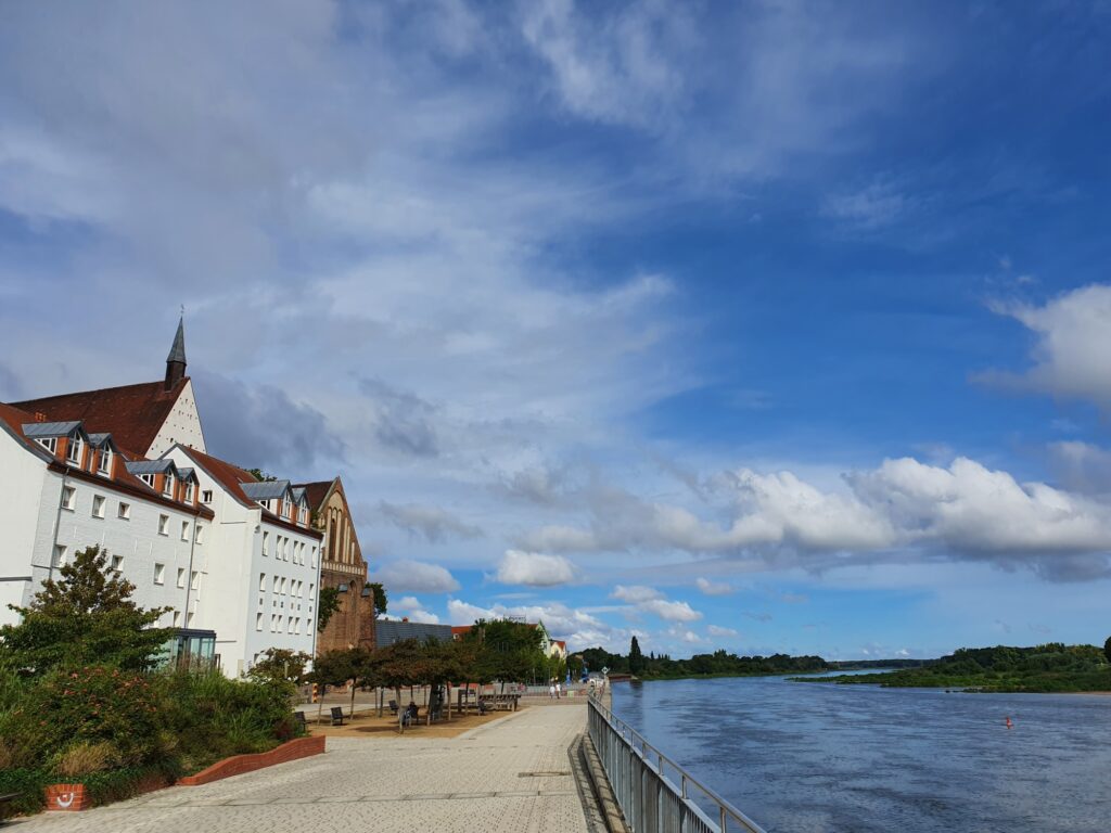 Oder-Neiße-Radweg im Hafen von Frankfurt/Oder