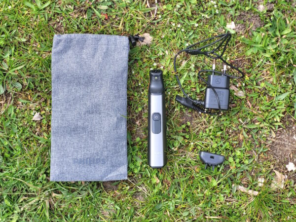 Reiseset des Philips OneBlade Pro360 mit Tasche und Klingenschutz