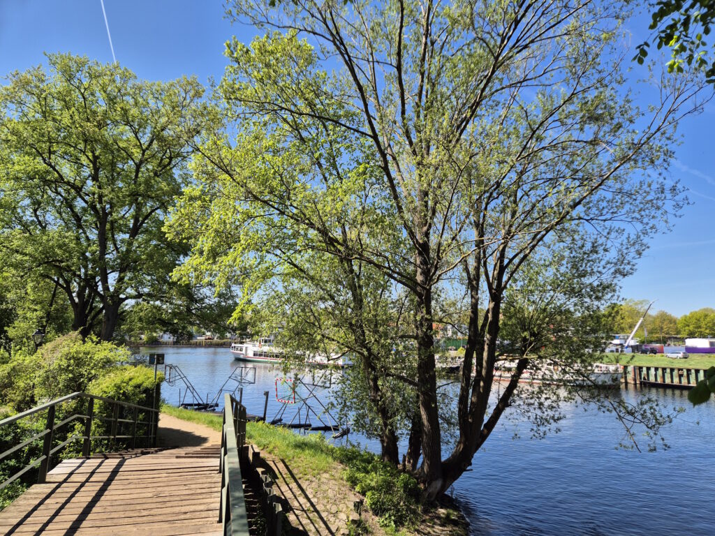 Pichelswerder-Wanderung: Brücke zum Uferweg