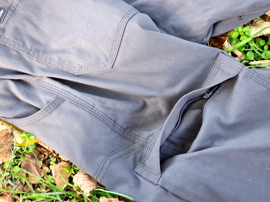 Seitentasche der Prana Stretch Zion Straight Pant mit Reißverschluss
