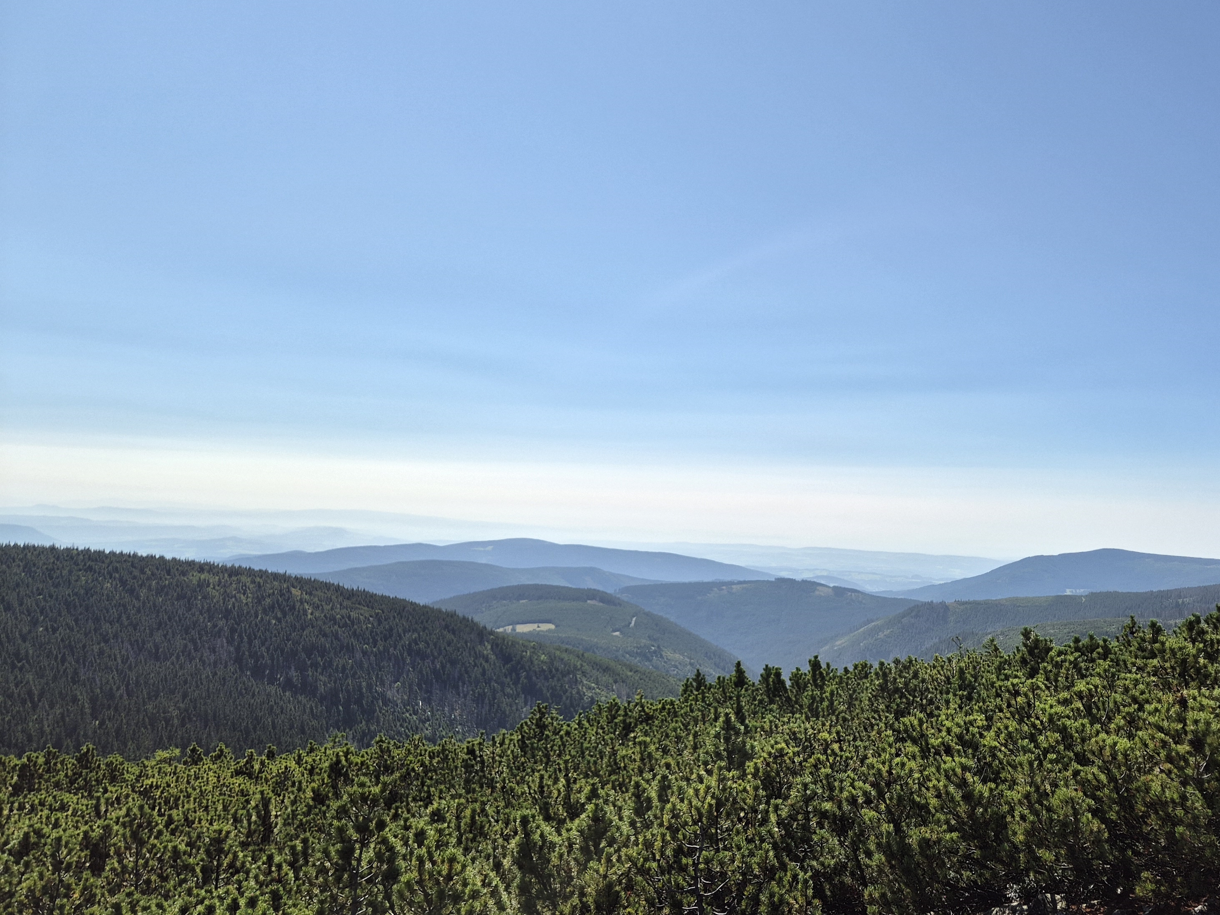 Riesengebirge-Wanderung über die Schneekoppe: Blick Richtung Löwenberg hinter der Schwarzen Koppe