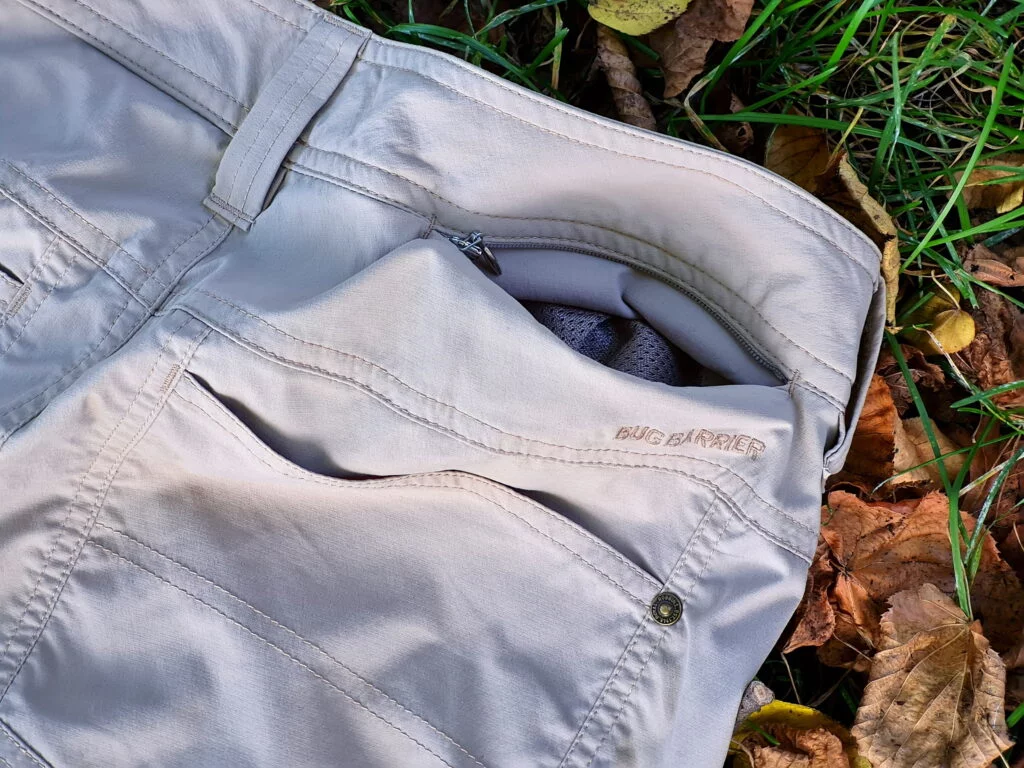 Kleine Reißverschlusstasche und Gesäßtasche der Royal Robbins Active Traveler Zip ‚N‘ Go Pant