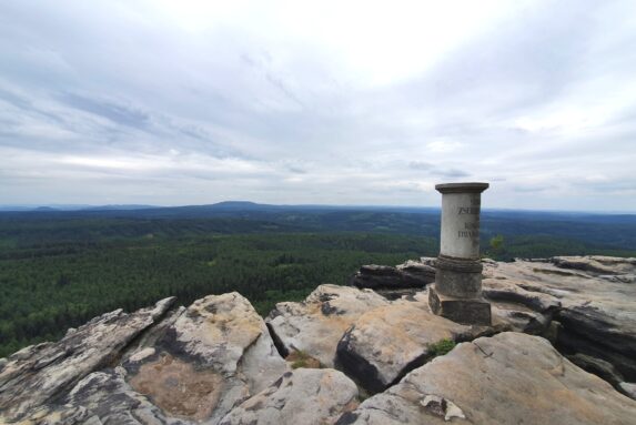 Blick vom Großen Zschirnstein zum Hohen Schneeberg