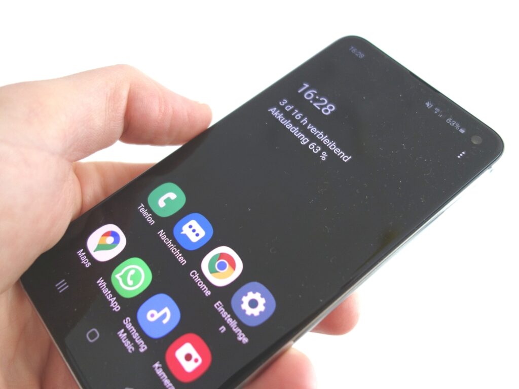 Maximaler Energiesparmodus "Dark Mode" des Samsung Galaxy S10e