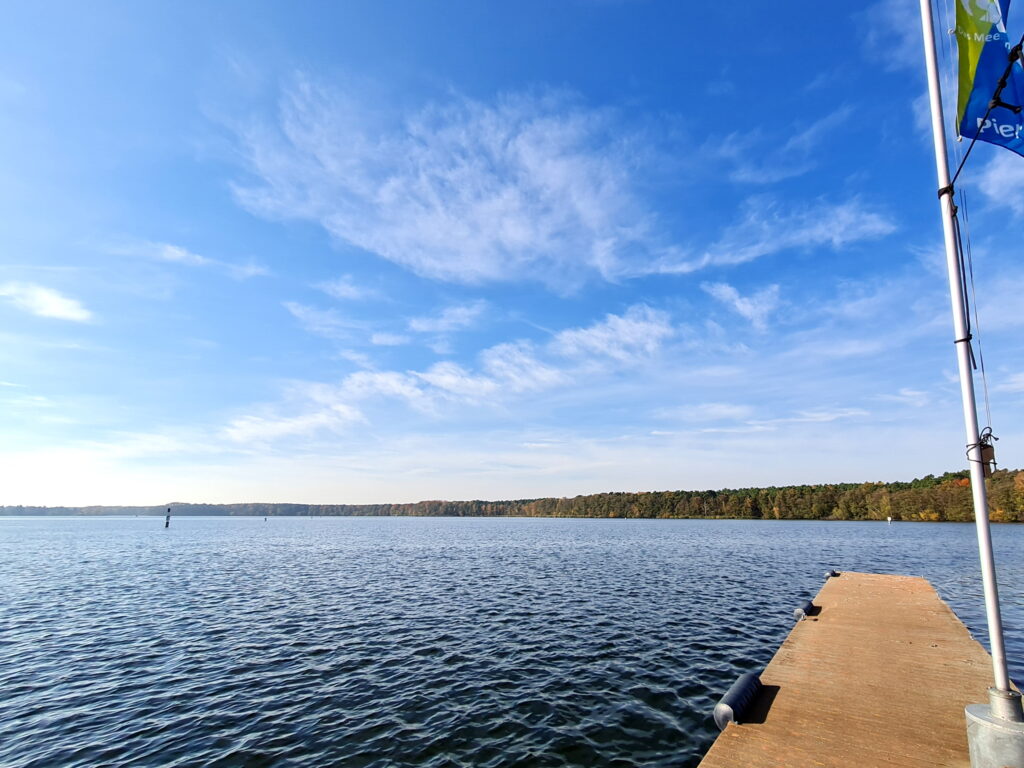 Schmöckwitzer Werder Rundwanderung: Blick über den Werder vom Pier am Krossinsee