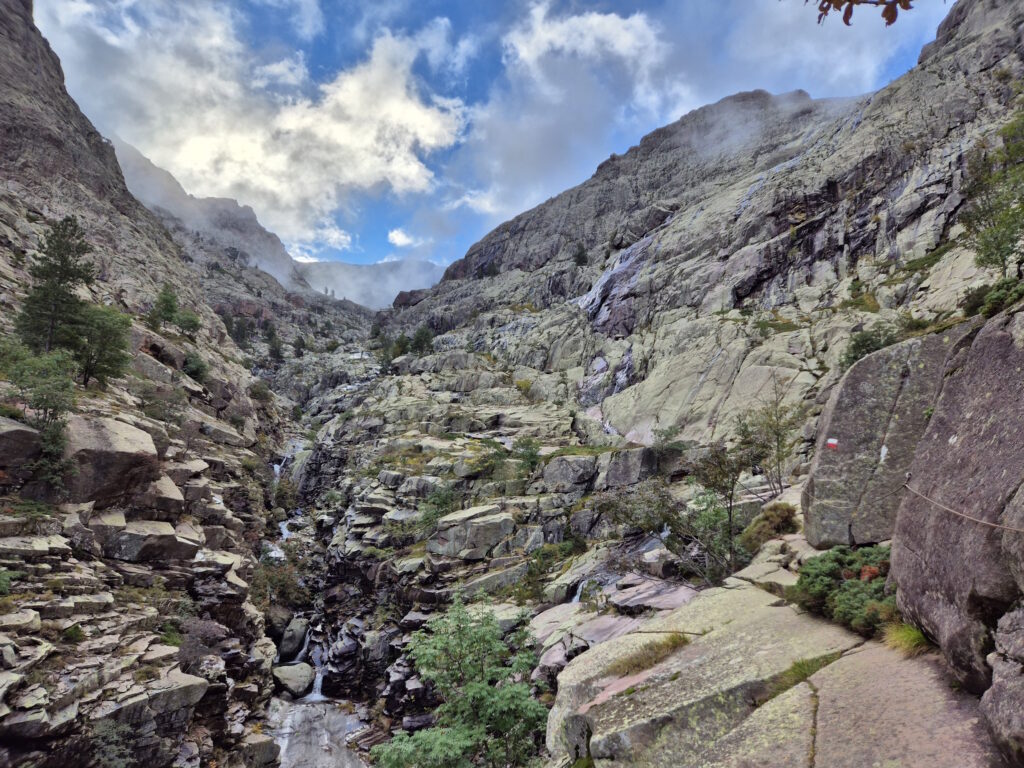 Schwierigkeitsgrad beim Bergwandern T3: Anspruchsvolle Bergwanderung, Weg nicht immer sichtbar und teils versichert