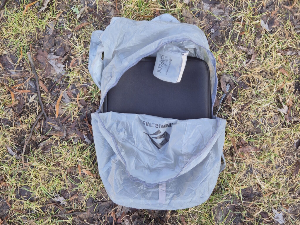 Im Sea to Summit Ultra-Sil Daypack hat ein Laptop Platz