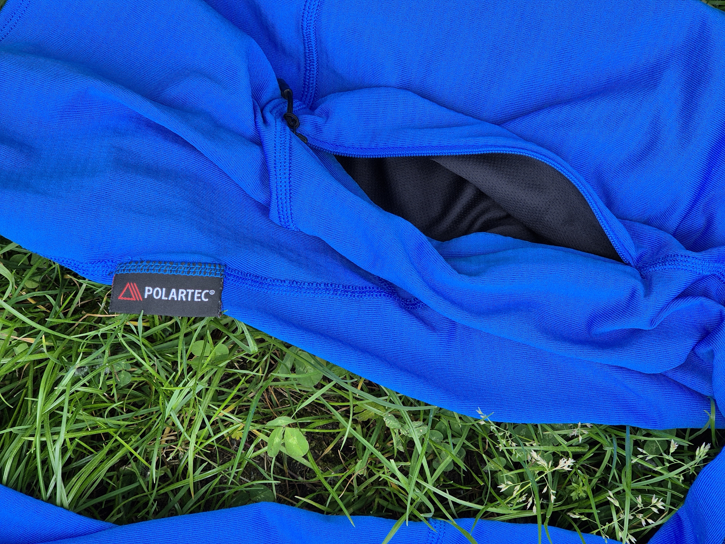 Außentaschen mit Reißverschluss und Polartec-Emblem an der The North Face Bolt Power Grid Jacket
