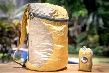 Dieser Rucksack und eine Einkaufstasche werden im Ticket to the Moon Gewinnspiel je dreimal verlost