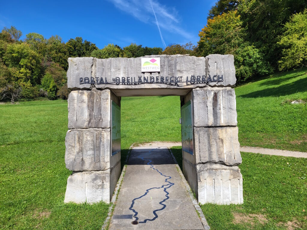 Portal des Westwegs im Schwarzwald bei Lörrach