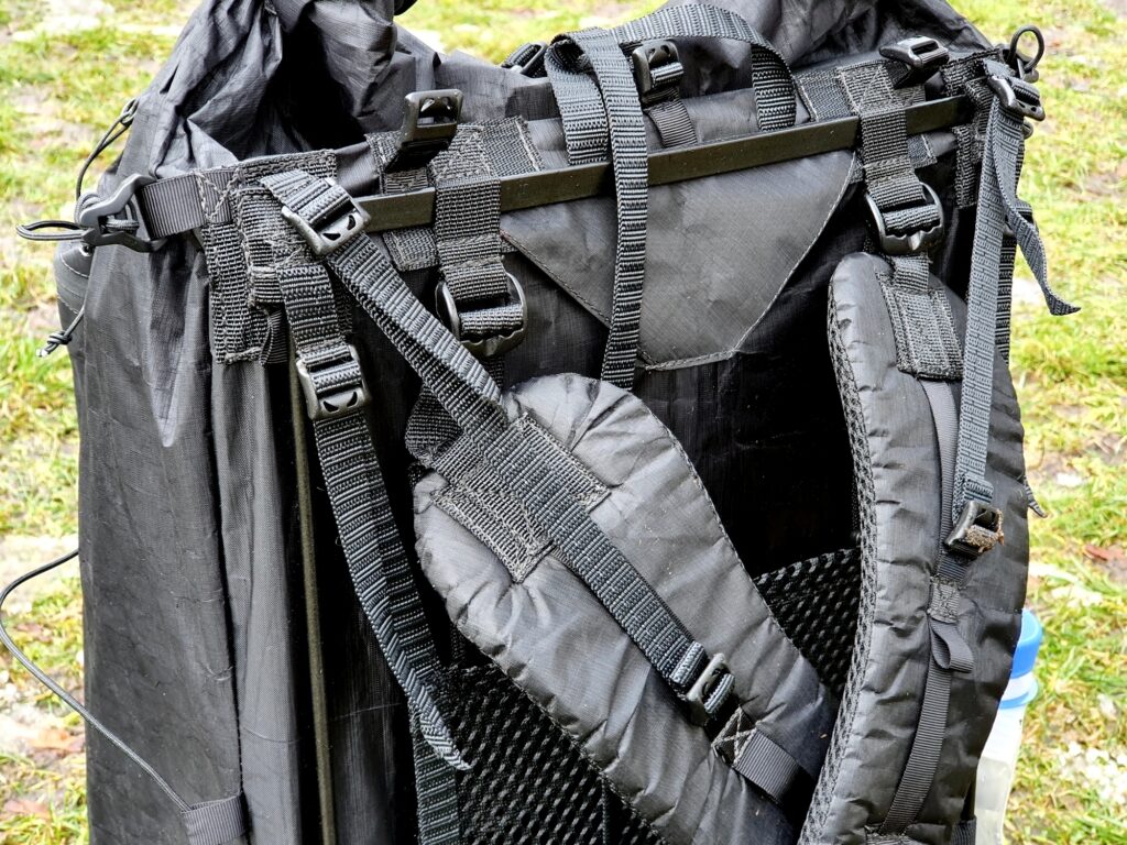 Flexibler Metallrahmen am Rücken des Zpacks Arc Zip 57L